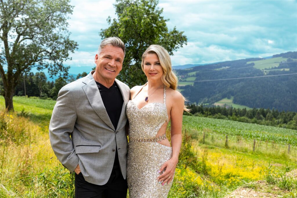 Peter Klein und Yvonne Woelke am Set von Forsthaus Rampensau Germany 2024.