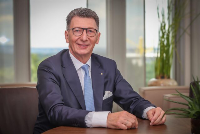 Ulrich Leitermann, Vorsitzender der Vorstände der Signal Iduna Gruppe, in seinem Büro in Dortmund.