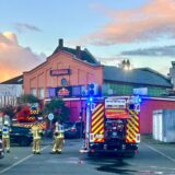Einsatzkräfte der Feuerwehr auf dem Gelände des ehemaligen Straßenbahn-Depots an der Castroper Straße in Recklinghausen