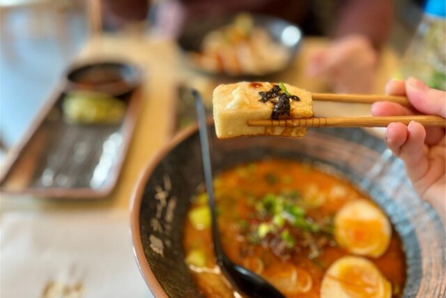 Ein Ramen-Gericht im Restaurant Nishiki in Dortmund. Die Stadt hat viele besondere Restaurants. Im Verhältnis zur Einwohnerzahl sind es aber weniger als in anderen Großstädten. Das hat jetzt ein Unternehmen ausgewertet.