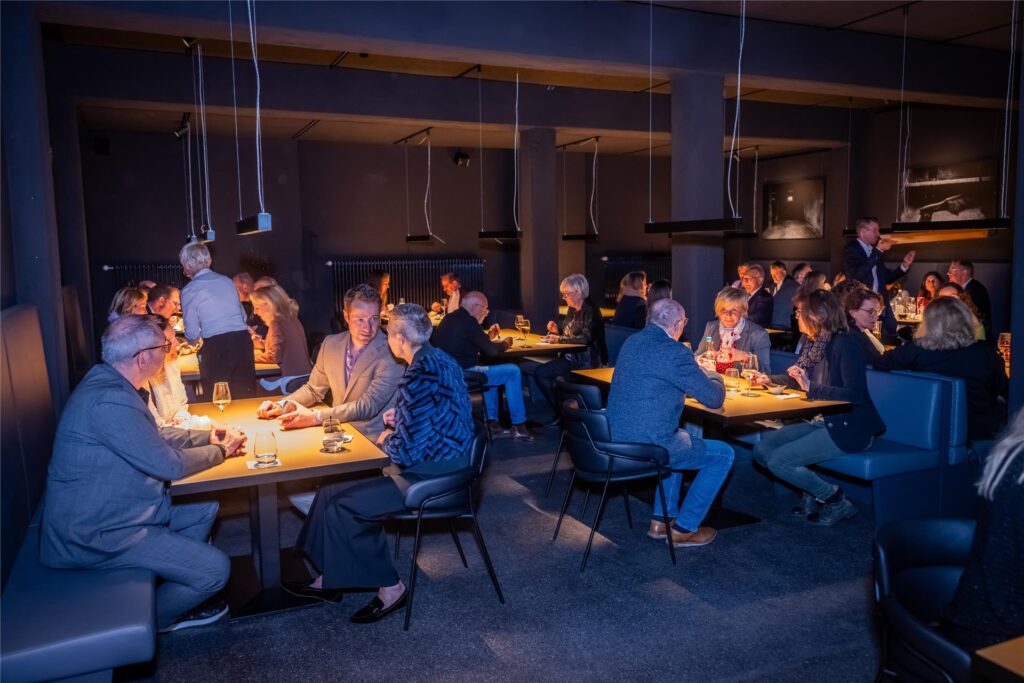 Das Restaurant „Schwarz Gold“ in Dortmund bietet Fine Dining und Bar-Kultur in der ehemaligen Gastiefkühlanlage der Kokerei Hansa. Das Restaurant „Schwarz Gold“ in Dortmund bietet Fine Dining und Bar-Kultur in der ehemaligen Gastiefkühlanlage der Kokerei Hansa.