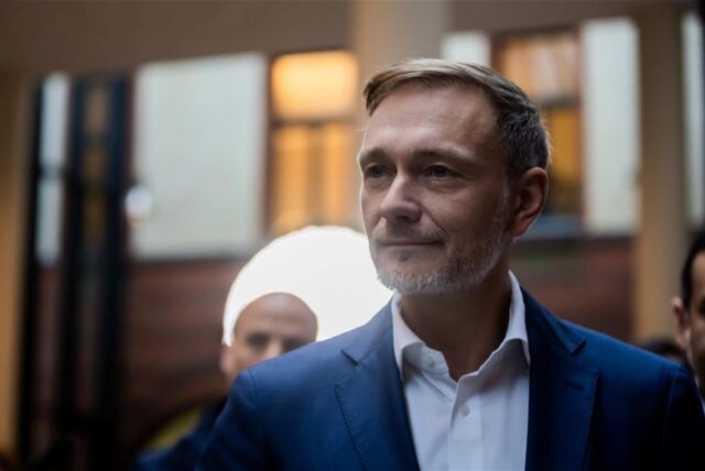 Christian Lindner, FDP-Bundesvorsitzender, verlässt in der FDP-Parteizentrale eine Pressekonferenz.
