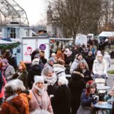 Gäste beim vergangenen Weihnachtsmarkt rund um das Schiffshebewerk.