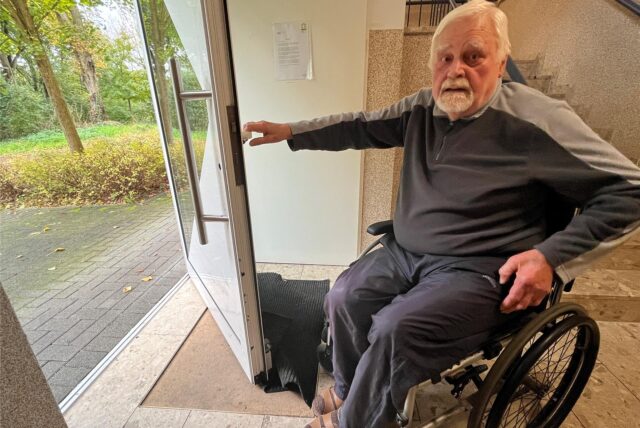 Heinrich Tewes im Rollstuhl