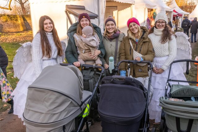 Tag 2 von 4 des „Weihnachtsflair“-htsmarktes auf Schloss Bodelschwingh in Dortmund – unsere schönsten Bilder vom Markt und seinen Besuchern.