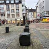 Der Lambertusplatz wurde von Jan Bormann künstlerisch gestaltet.