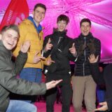 Zur Musik von DJ Rizzy feierten Hunderte am Samstag (30.11.2024) auf dem Castroper Marktplatz im Weihnachtsdorf den nahenden Advent.