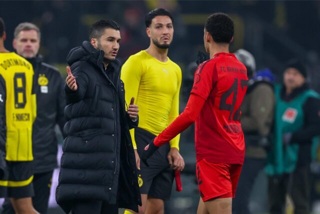 Nuri Sahin klatscht mit Jamal Musiala ab.