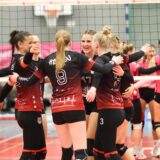 Die Damen Regionalliga Mannschaft des TuS Herten steht bei Derby gegen DJK Sportfreunde Datteln geschlossen im Kreis.