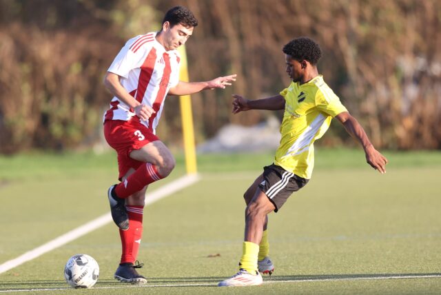 Samet Elkiran (l.) und Kültürspor Datteln setzten sich bei Westfalia Vinnum und Henok Asefa durch.