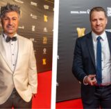 Links Lottomillionär Kürsat „Chico“ Yildirim, rechts Comedian Oliver Pocher auf dem roten Teppich der Kinderlachen-Gala 2024 in Dortmund.