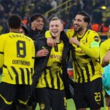 Die BVB-Spieler freuen sich nach einem Sieg.