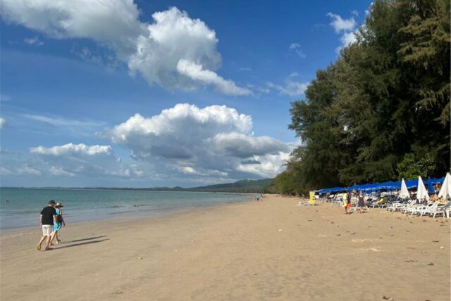 Die Region Khao Lak ist für schöne Sandstrände bekannt und gerade bei deutschen Touristen beliebt. (Archivbild)