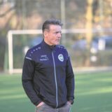 Karsten Quante, Trainer des SSC Recklinghausen, beobachtet eine Spielszene