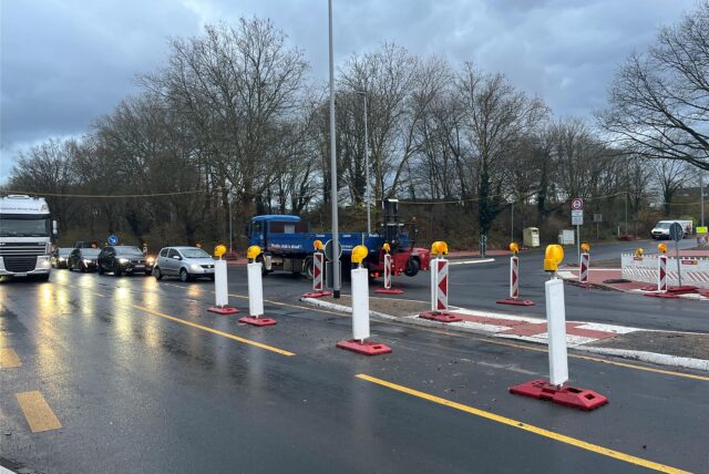 Kreuzung der Bundestraße 225 (Marler Straße) und Händelstraße in Dorsten. Die Baustellenampeln stehen noch.