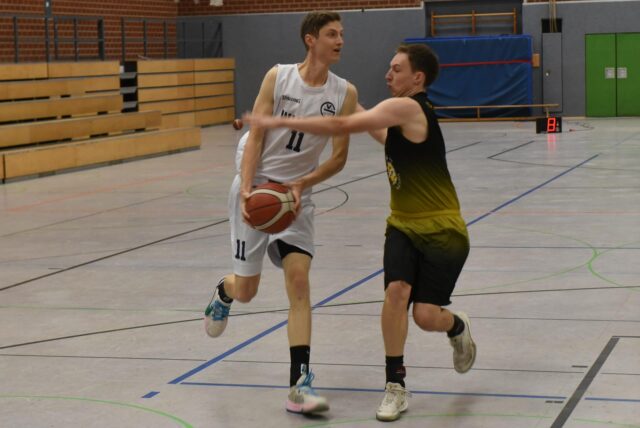 Seine 22 Scorerpunkte reichten dem GV Waltrop gegen den BC Langendreer am Ende nicht zum Erfolg: Thomas Pfahl (l., hier im Spiel gegen den TSV Hagen).