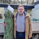 Mit dem Verein „Unser Rauxel“ brachte Guido Baumann Ende November Weihnachtsbäume in die Rauxeler Kitas.