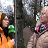 Lara Teschers im Gespräch mit Roswitha Schweinsberg.