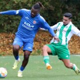 Beim SC Westfalia Herne (blaues Trikot) hat zuletzt ein ehemaliger Profi für 14 Minuten gespielt.