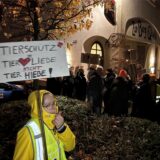 An der Mengeder Straße 253 (Haus Rüther) fand Dienstabend die JHV des Tierschutzvereins und eine Demo statt. Wir berichteten im Video.
