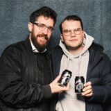 Jan-Henrik Gruszecki, Eigentümer der Borussia Brauerei und Marc Diegmann, Geschäftsführer präsentieren ihr erstes Pils.