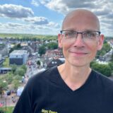 Marc Frese beim Ickerner Familienfest über den Dächern „seines“ Stadtteils auf der Drehleiter der Feuerwehr: Der 51-Jährige ist nicht nur Mr. Mein Ickern, sondern auch sonst vielseitig ehrenamtlich aktiv.
