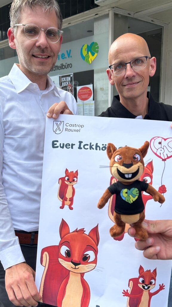 Jens Langensiepen und Marc Frese präsentieren das Ickhörnchen Jens Langensiepen und Marc Frese präsentieren das Ickhörnchen