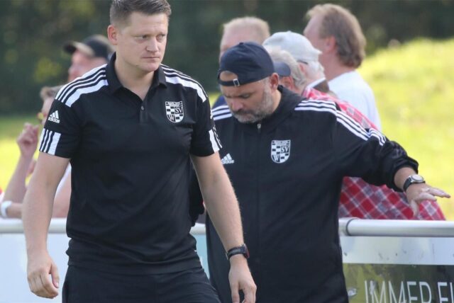 Steven Gbur (l. neben dem früheren Cheftrainer Georgios Adamoglu) freut sich auf die Rückrunde.