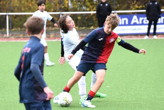 Fußball, Hirschkampstadion Waltrop November 2024, Testspiel U13 VfB Waltrop – Wuppertaler SV.