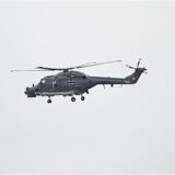 Die Bordhubschrauber des Typs «Sea Lynx» in der Luft.