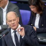 Bundeskanzler Olaf Scholz (SPD), nimmt an der Befragung der Bundesregierung im Plenarsaal im Bundestag teil
