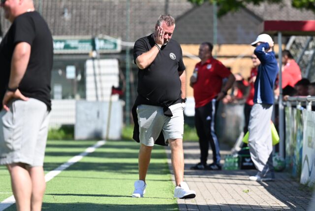 Weil eine Mannschaft aus dem Fußballkreis Recklinghausen aktuell in der Bezirksliga auf einem Abstiegsplatz liegt, droht auch Aufsteiger Spvgg. Erkenschwick II und Trainer Sascha Hippler der direkte Abstieg aus der Kreisliga A.