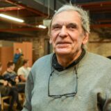 Christoph Prüm verschenkt in Bocholt Geld. 350 Männer und Frauen hoffen jetzt darauf, Gewinner zu sein.