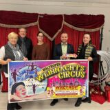 (V.r.n.l.): Gabi Heinze und Peter Hirsch vom Waltroper Laden, Melanie Hansen von der Jugendhilfe, Bürgermeister Marcel Mittelbach und Zirkus-Veranstalterin Jannika Frank-Lorenz im Rathaus.