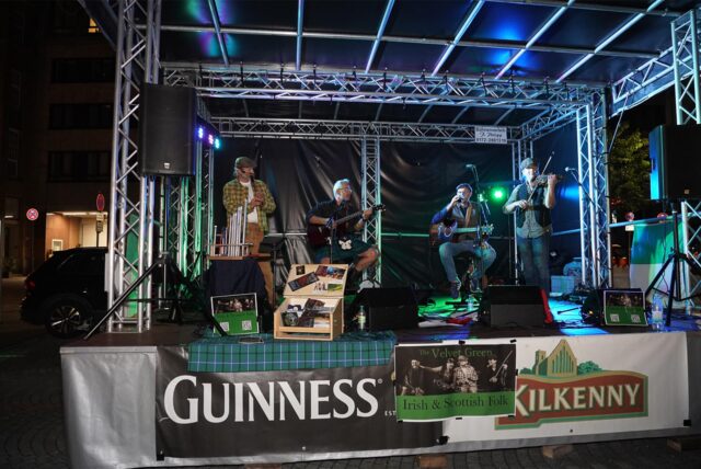 Live-Musik, Speisen und Getränke und shoppen bis 22 Uhr: Am Freitagabend (6.9.) wurde in der Castroper Altstadt die dritte Irish Folk Shopping-Nacht gefeiert.