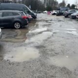 Große Pfützen auf dem Konrad-Adenauer-Platz in Recklinghausen