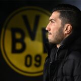 Nuri Sahin schaut zur Seite.