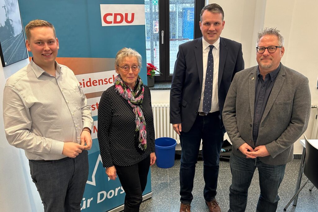 CDU von links: Jan Heppner (Stadtverbandsvorsitzender), Gabriele Kleffmann (stellvertretende Fraktionsvorsitzende), Tobias Stockhoff (Bürgermeister) und Holger Krajewski (Fraktionsvorsitzender) CDU von links: Jan Heppner (Stadtverbandsvorsitzender), Gabriele Kleffmann (stellvertretende Fraktionsvorsitzende), Tobias Stockhoff (Bürgermeister) und Holger Krajewski (Fraktionsvorsitzender)