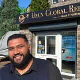 Bünyamin Uzun hat in sein Ladenlokal einen DHL-Shop integriert.