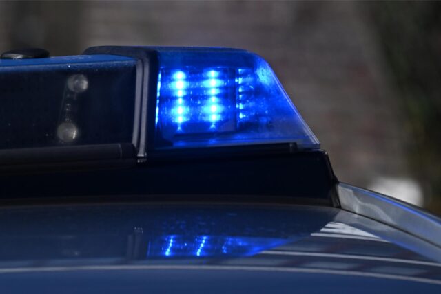Ein Blaulicht auf einem Polizeiwagen.