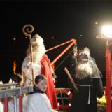 Nikolaus und Gefolge auf dem Boot