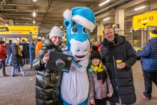 Ein Foto mit Leni: Die Besucher bei „Dortmund singt Weihnachtslieder“ ließen sich dies nicht nehmen.
