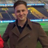 Alexander Klaws (r.) brachte die 73.000 Teilnehmer beim BVB-Weihnachtssingen so richtig in Weihnachtsstimmung.