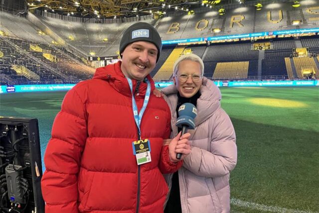 Stefanie Heinzmann war das erste mal beim BVB-Weihnachtssingen und sichtlich angetan von der Stimmung im Stadion.