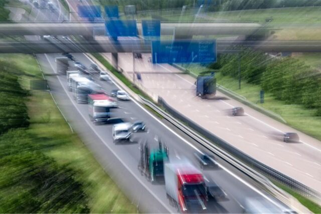 Blick auf die A14 am Schkeuditzer Kreuz bei Leipzig.