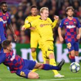 Julian Brandt im Zweikampf.