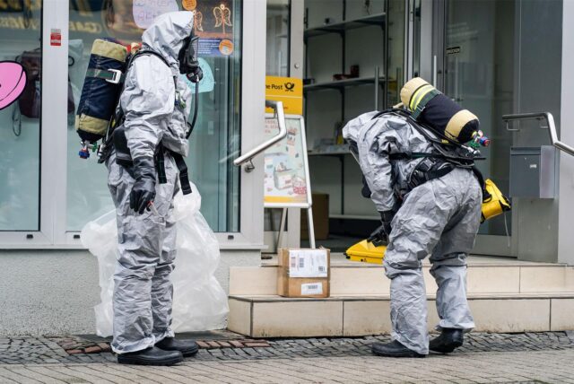 35 Kräfte von Feuerwehr und Rettungsdienst waren am Dienstag bei einem DHL-Shop in Bochum Werne im Einsatz.