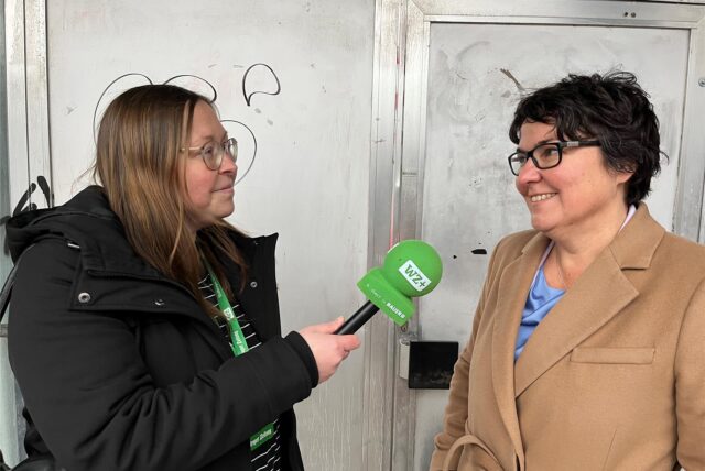 Schulleiterin Sonja Leukefeld freut sich, dass die Toiletten am Theodor-Heuss-Gymnasium bald saniert werden.