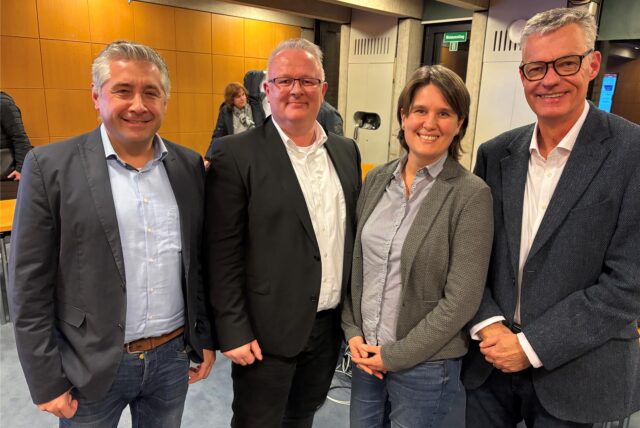 Christian Brigadksi (EUV), Stefan Brenk (Kämmerei), Maren Baack (EUV) und der Beigeordnete Michael Eckhardt tüftelten monatelang an einem Plan für die Grundsteuer 2025. Nun gibt es rund 900 Widersprüche gegen die Bescheide.