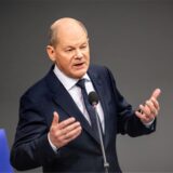 Bundeskanzler Olaf Scholz (SPD) spricht bei einer Befragung der Bundesregierung im Plenarsaal im Bundestag.